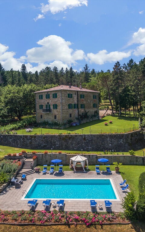 Palazzo Rosadi: basseng, Hage