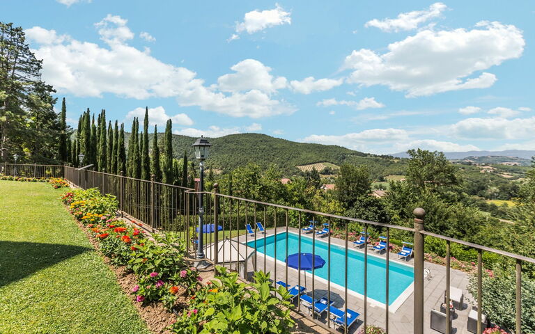 Palazzo Rosadi: basseng, Hage