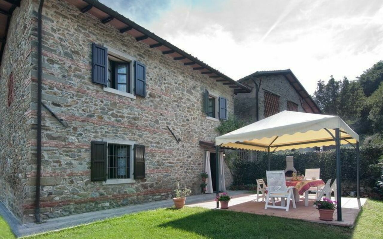 Il Palazzetto: Hage, Utendørs