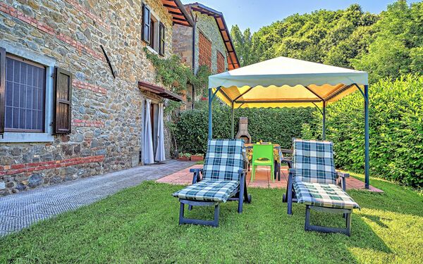 Il Palazzetto: Hage, Utendørs