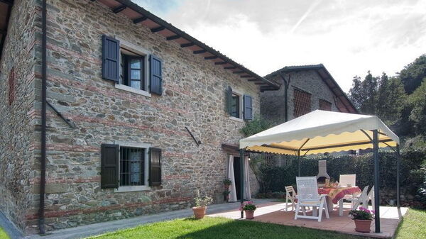 Il Palazzetto: Hage, Utendørs