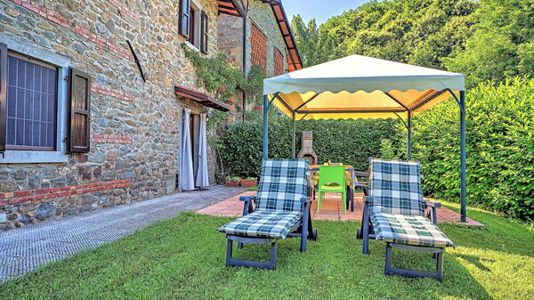 Il Palazzetto: Hage, Utendørs