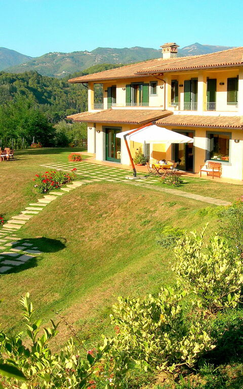 Villa Saida: Hage, Utendørs