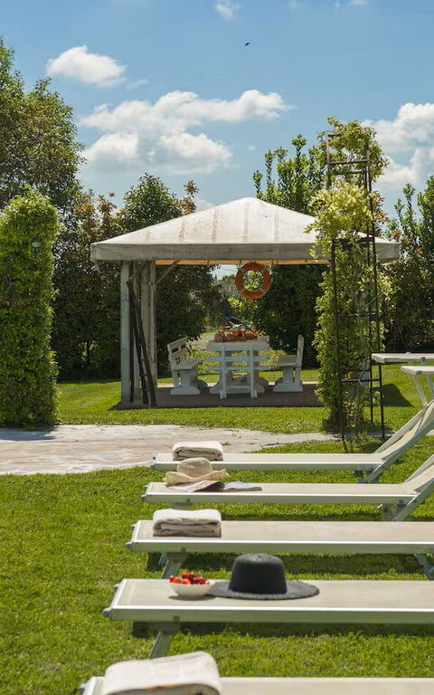 Villa Giare: Hage, Utendørs