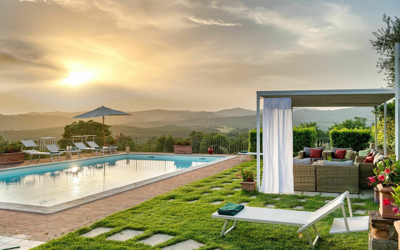 Villa Gerlino: basseng, Hage