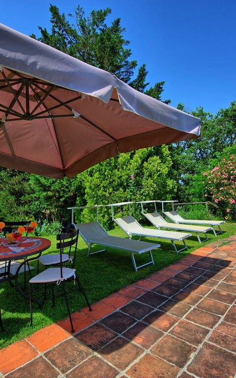 Villa Campogialli: basseng, Hage