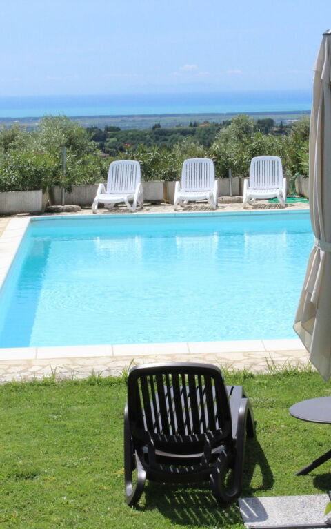 Guardistallo: basseng, Hage