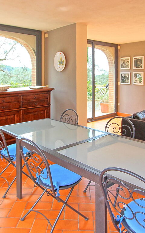 Guardistallo: Lunsjrom, Stue