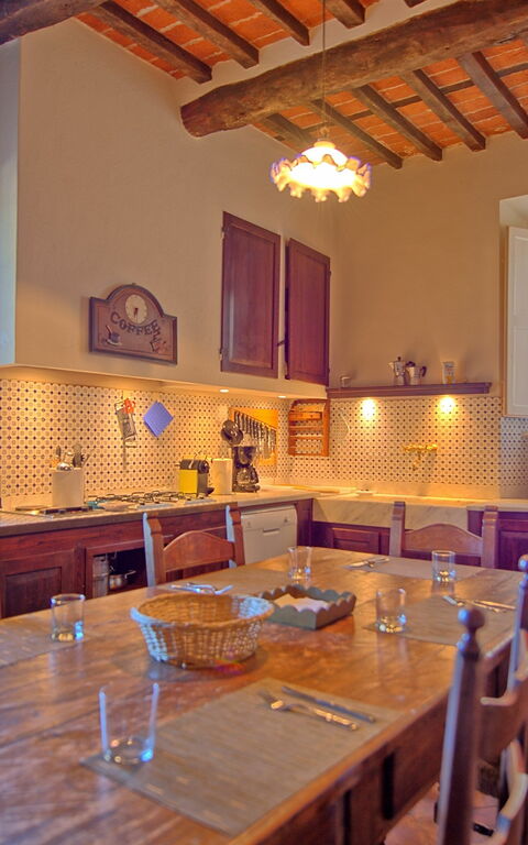 Villa Camaiore: Kjøkken, Lunsjrom