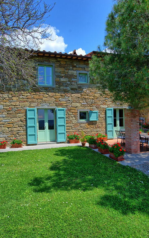 Villa Noceta: Hage, Utendørs