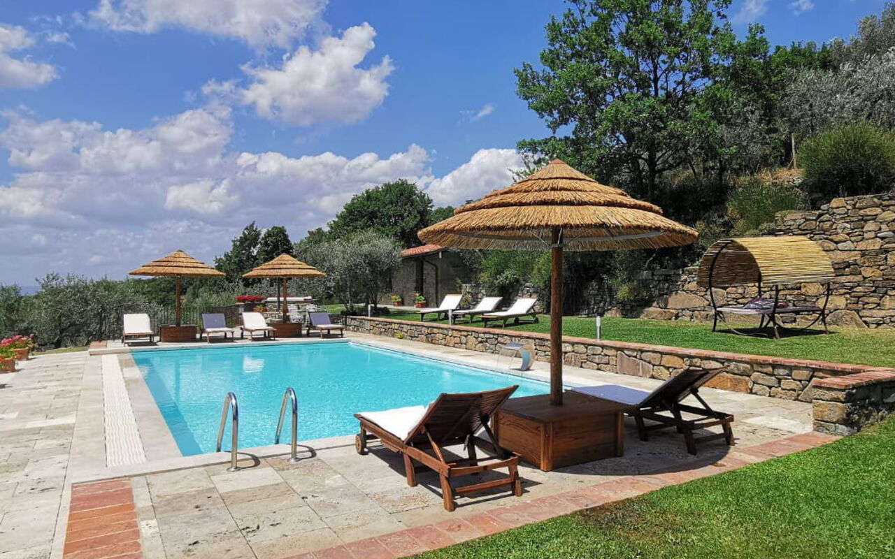 Villa Noceta: basseng, Hage