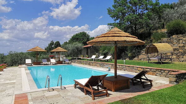 Villa Noceta: basseng, Hage