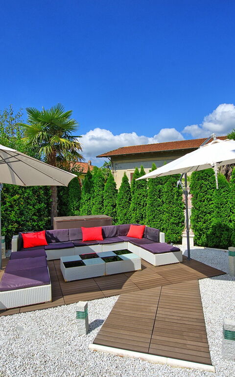 Villa Raffaela: Hage, Utendørs