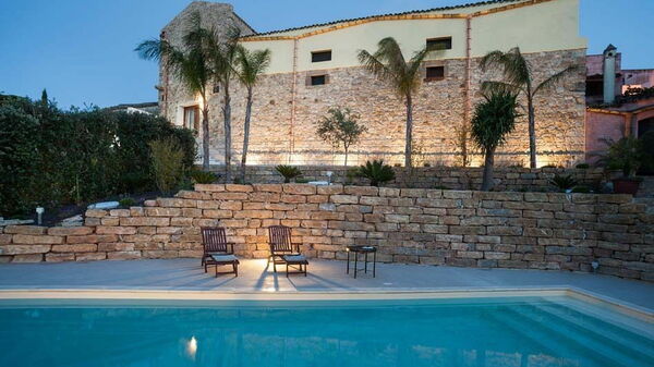 Baglio Maranzano - Marietta: basseng, Eksteriør