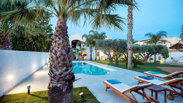 Casa Marsala: basseng, Hage