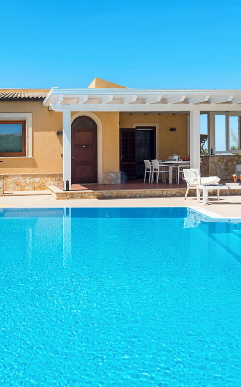 Afrodite: basseng, Eksteriør, Utendørs