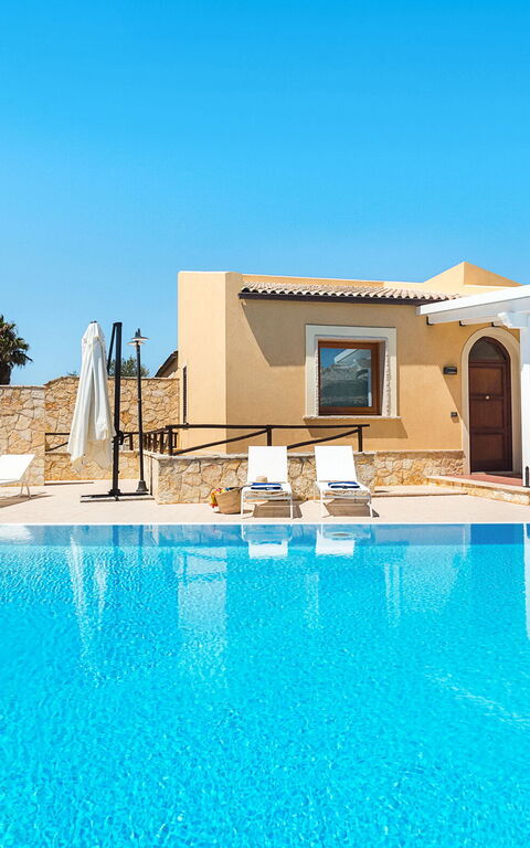 Afrodite: basseng, Eksteriør, Utendørs