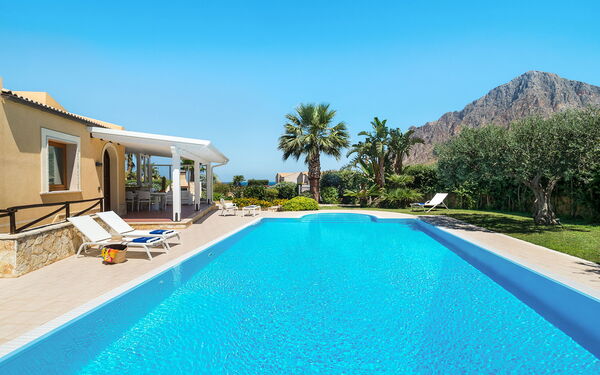 Afrodite: basseng, Sommer, Utendørs