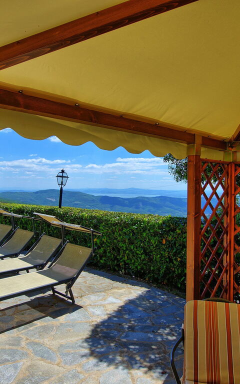 Villa Portole Due: Hage