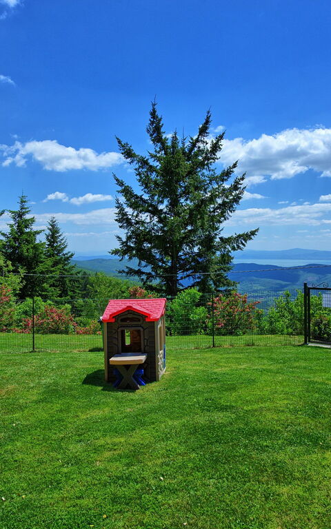 Villa Portole Due: Hage, Visningar