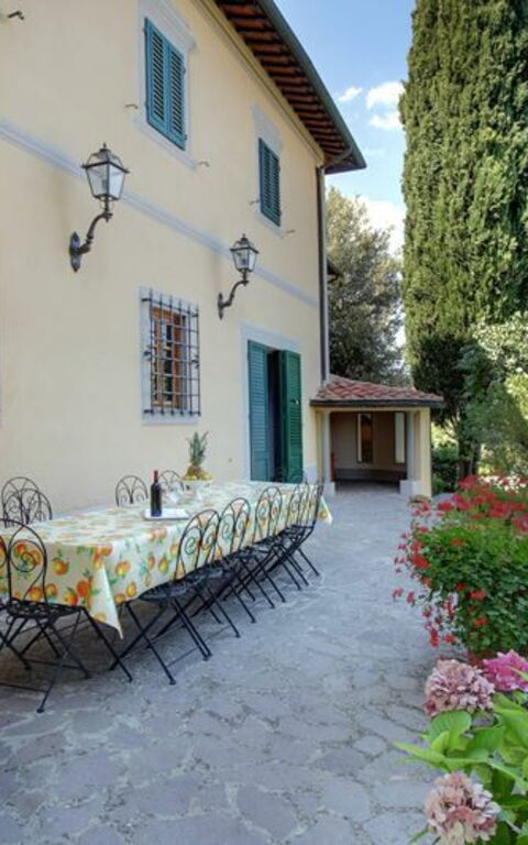 Villa Stolli: Eksteriør