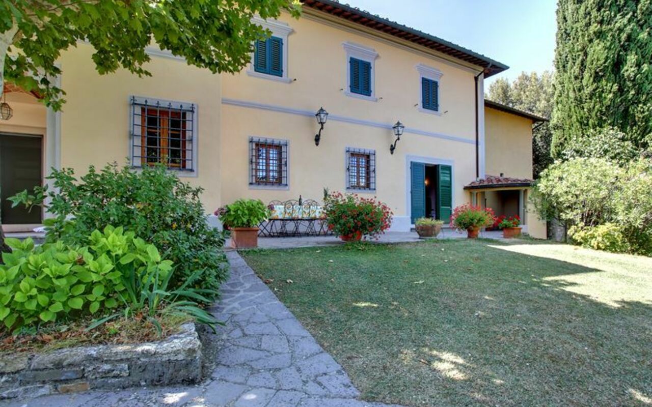 Villa Stolli: Eksteriør, Hage