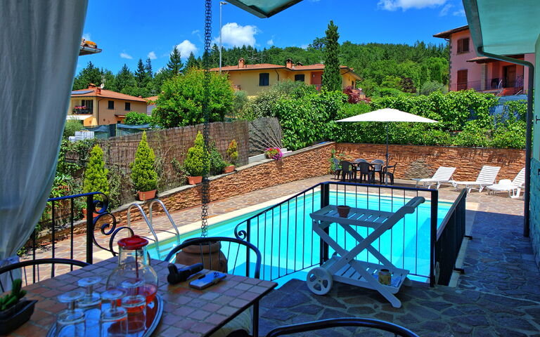 Villa Pratovecchio: Balkong / terrasse / uteplass, basseng, Utendørs