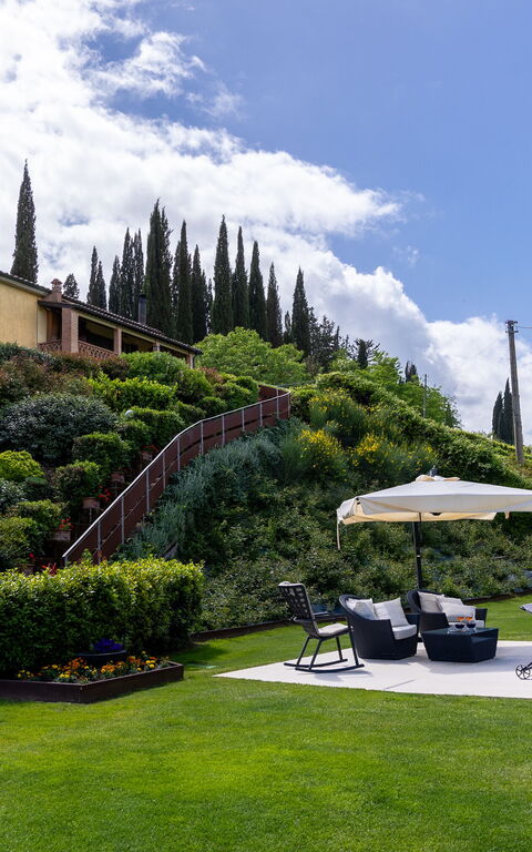 Villa Sabrina: basseng, Hage