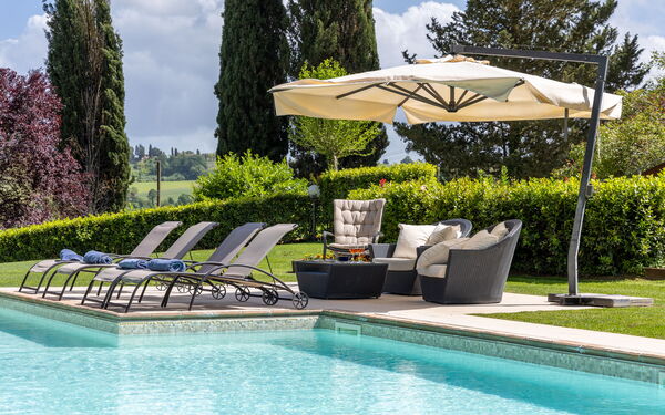 Villa Sabrina: basseng, Hage