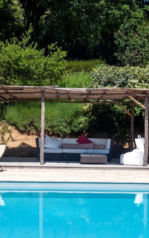 Casale Porano: basseng, Hage