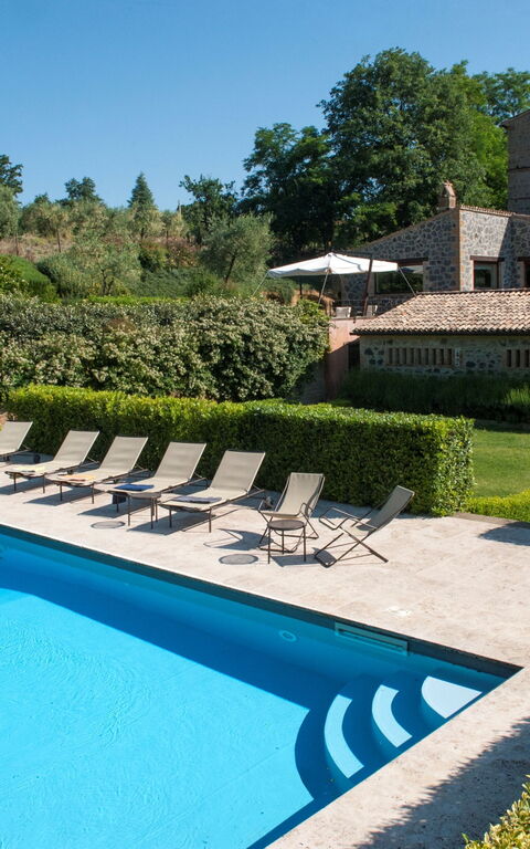 Casale Porano: basseng, Eksteriør, Hage