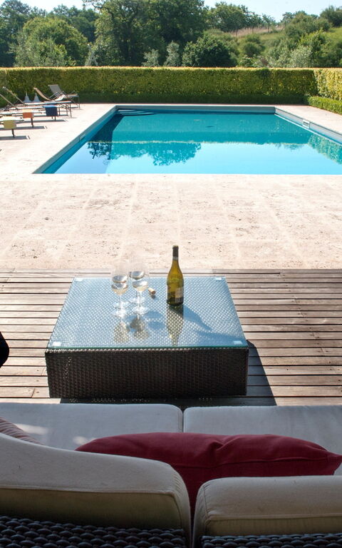 Casale Porano: basseng, Eksteriør