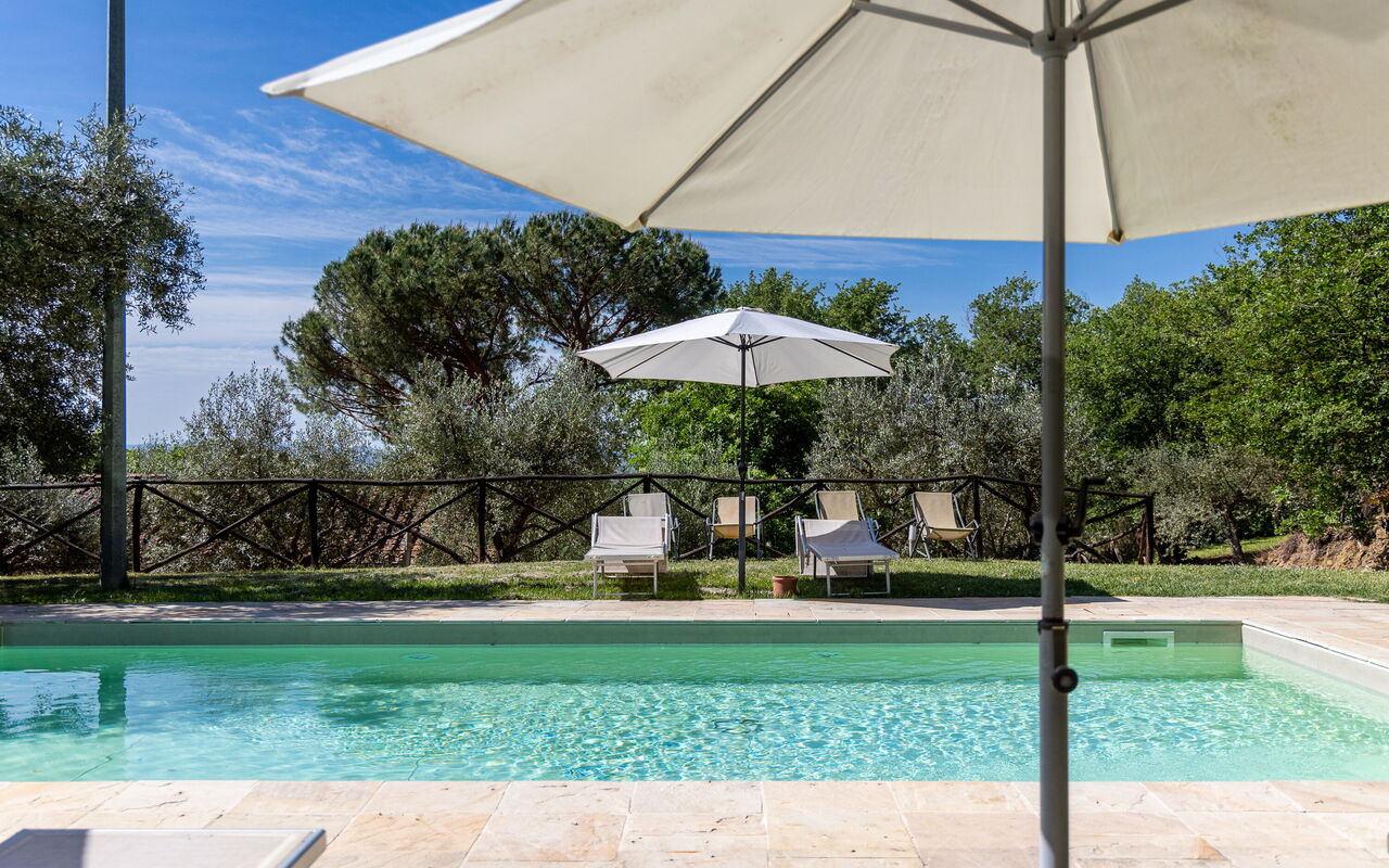 Villa Morandi: basseng, Utendørs