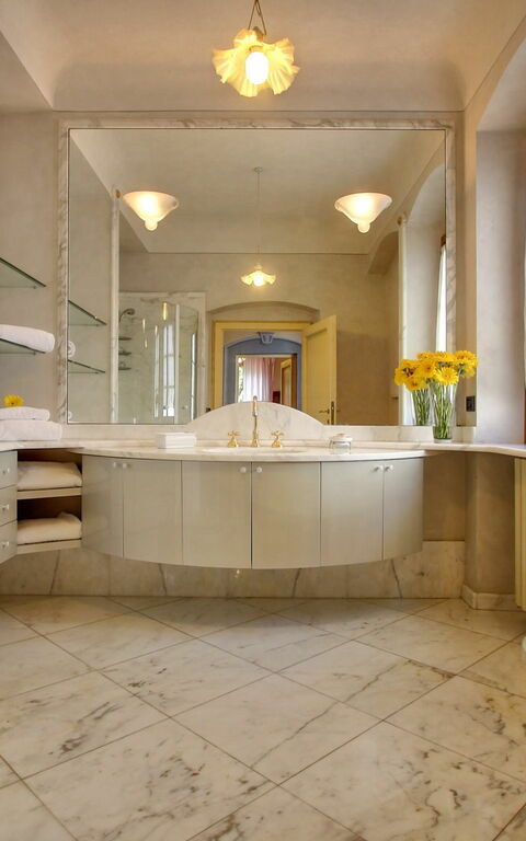 Villa Lucolena: Baderom