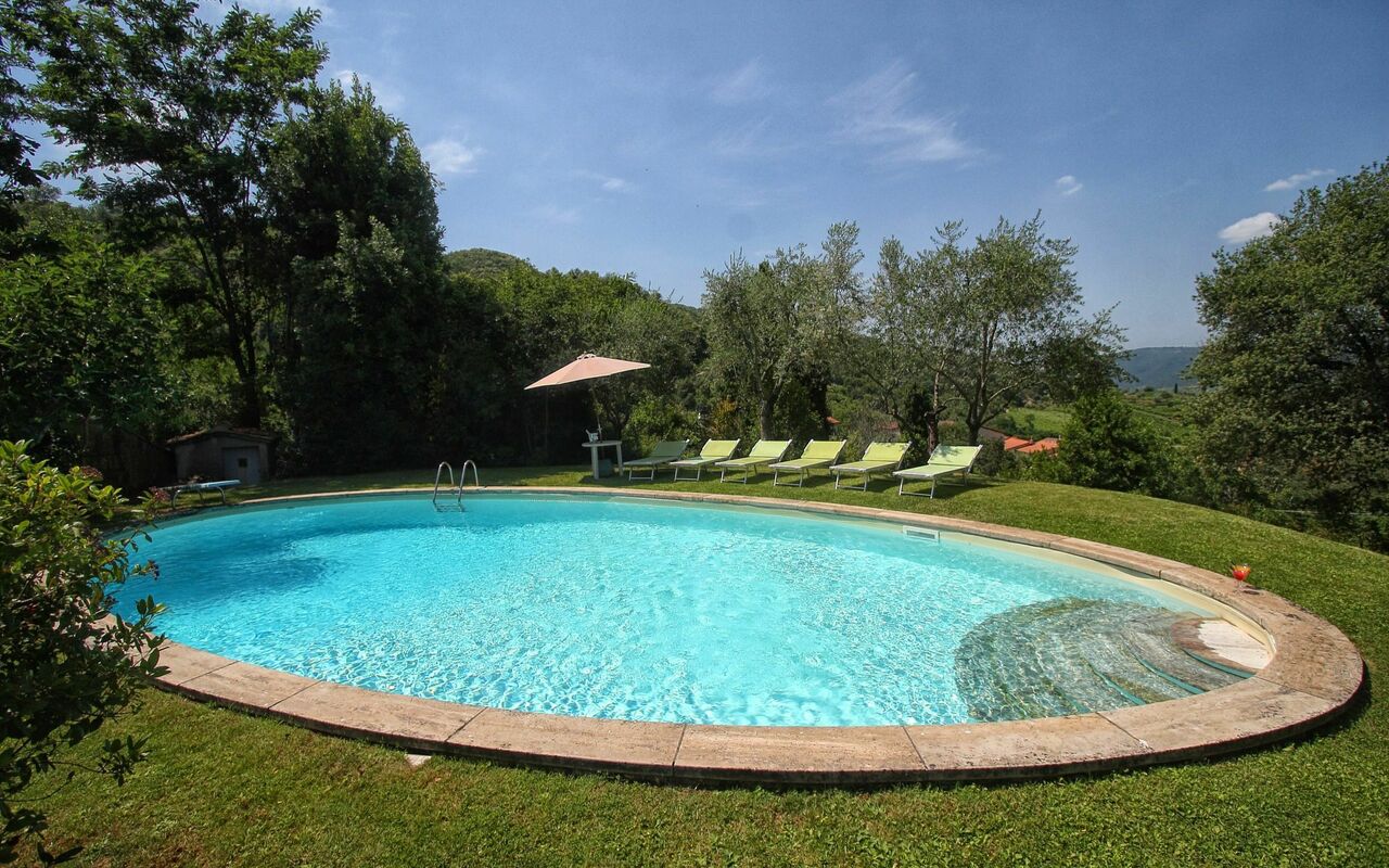 Villa Lucolena: basseng