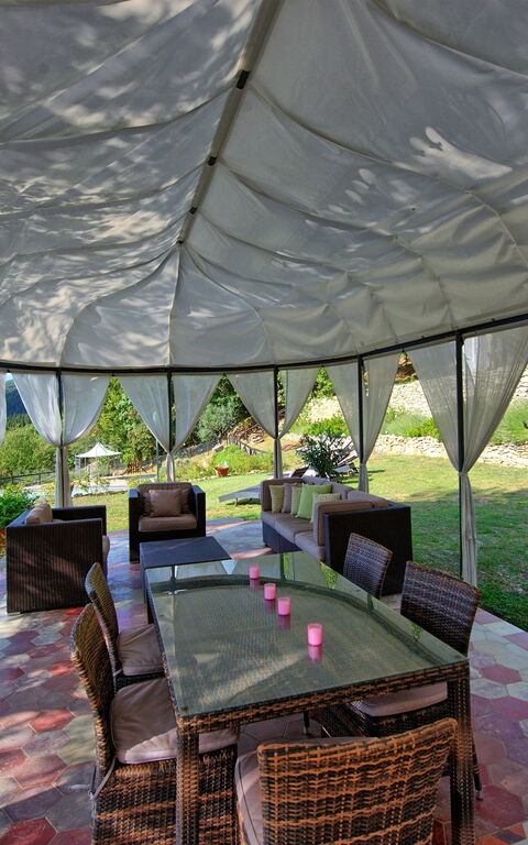 Villa Tenuta Lonciano: Balkong / terrasse / uteplass, Utendørs