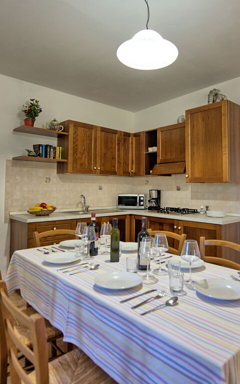 Villa Picchio: Kjøkken, Lunsjrom, Stue