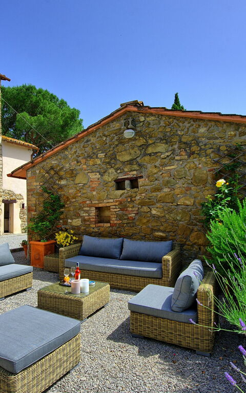 Villa Uccellaia: Hage, Utendørs