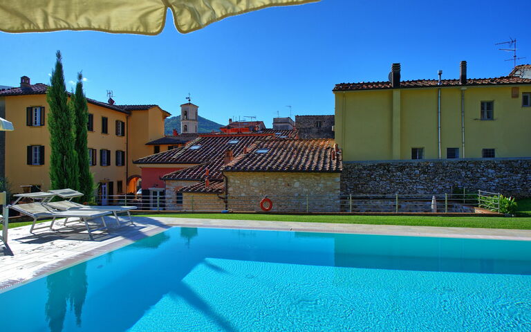 Flavia: basseng, Eksteriør, Hage, Sommer, Utendørs, Visningar