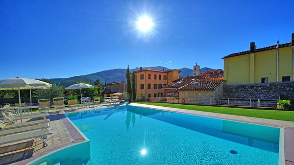 Flavia: basseng, Utendørs