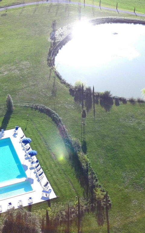 Montaione: basseng, Hage