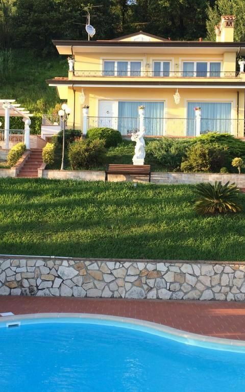 Villa Sophia: basseng, Utendørs