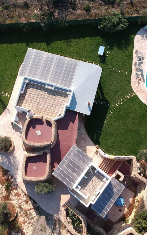 Trullo Torre Suda: basseng, Hage, Visningar