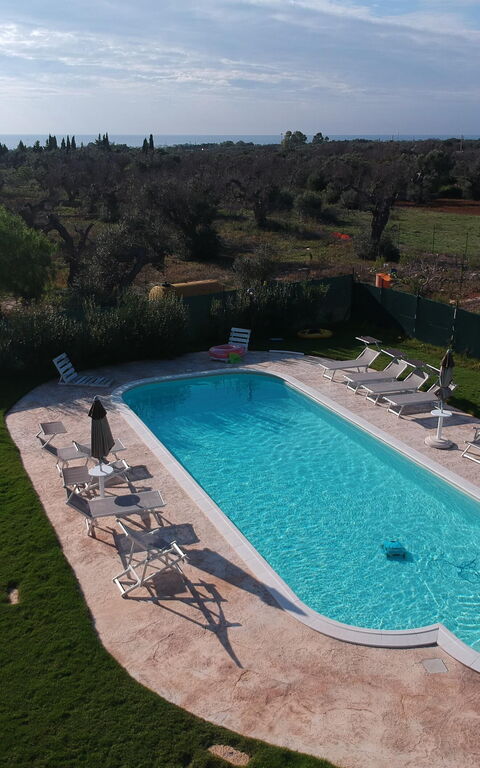 Trullo Torre Suda: basseng, Hage, Visningar