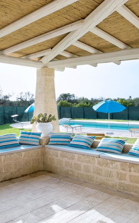 Trullo Torre Suda: Hage, Utendørs