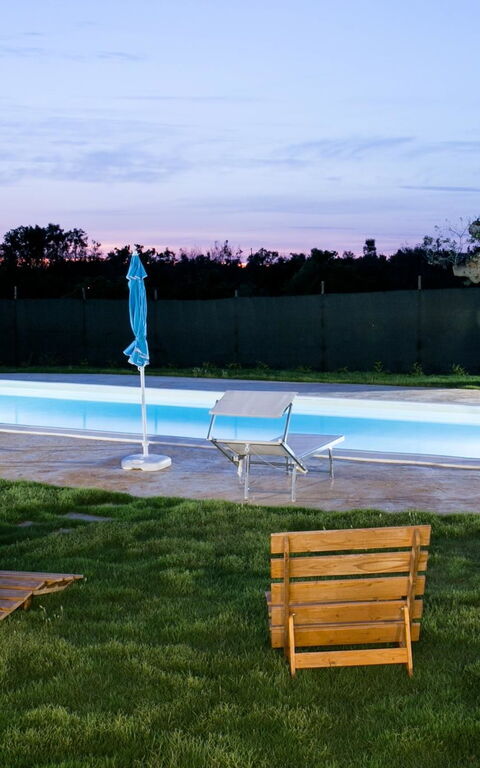 Trullo Torre Suda: basseng, Hage, Utendørs