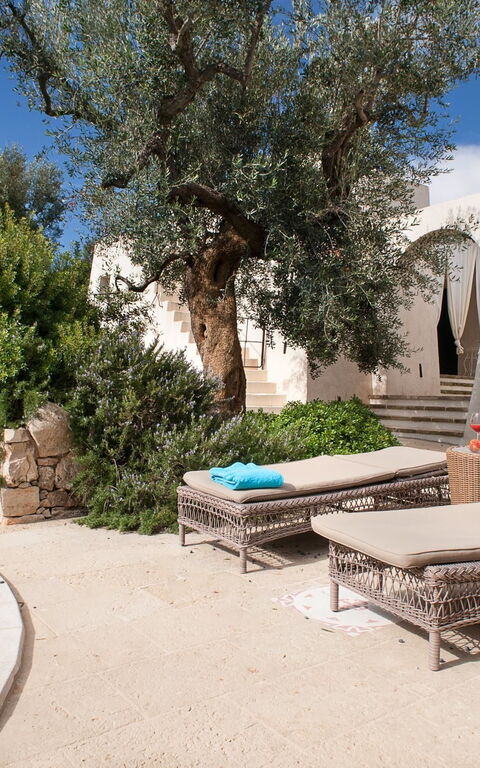 Tia Trullo: basseng, Utendørs