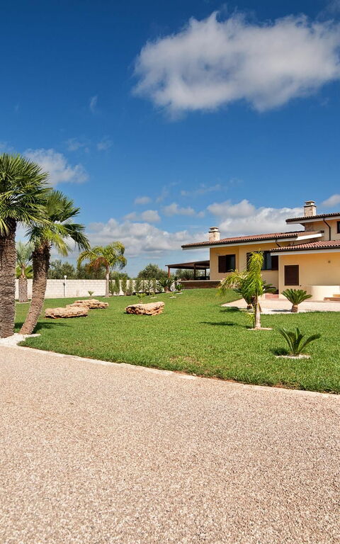 Meadow Luxury Villa: Hage, Utendørs