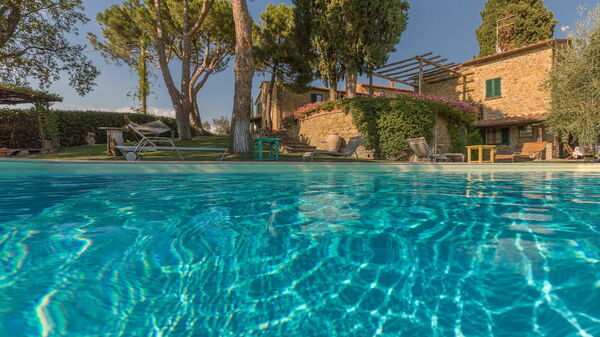 Villa Poggiospinoso: basseng, Utendørs