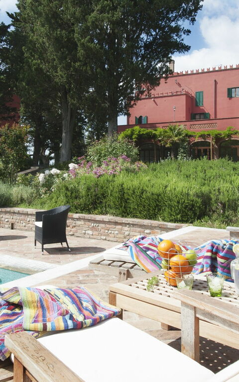 Tenuta Cambiano: basseng, Utendørs